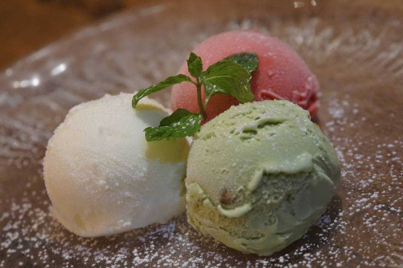 四季を彩る季節のジェラート(期間限定 白桃・バニラ)