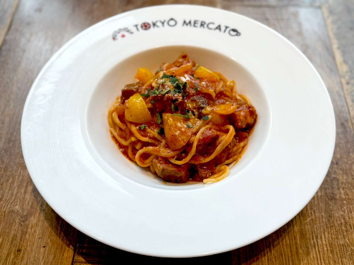 Pork shoulder and paprika spaghetti with tomato sauce
