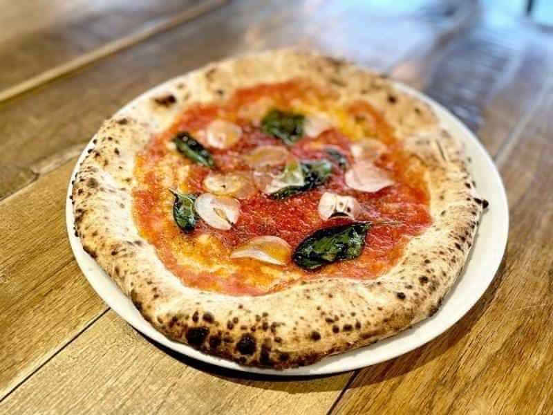 薪窯仕立てのピッツァ・マリナーラ
