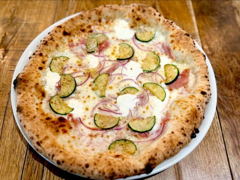 Speciale - A gentle pizza made with ricotta and summer vegetables