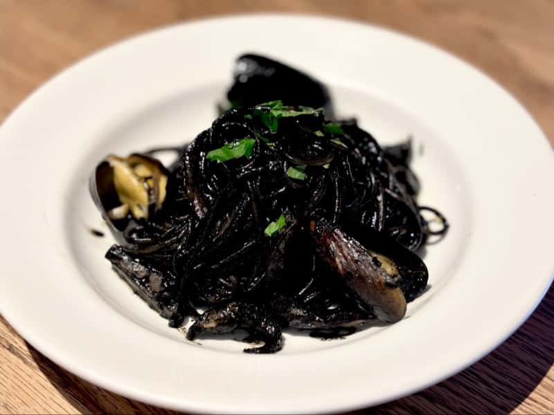 イカスミとムール貝のスパゲッティ