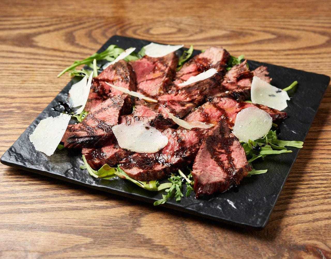 贅沢国産牛のタリアータ ~とろける肉の旨味~