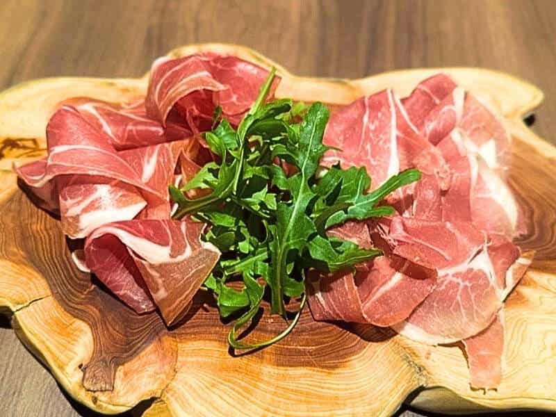 プロシュート VS ハムの食べ比べ