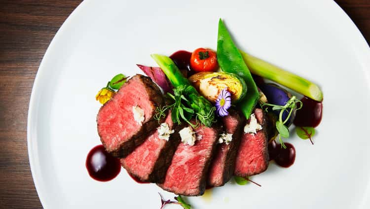 以國產牛肉製成的義大利寬麵，配上當日特製醬汁。