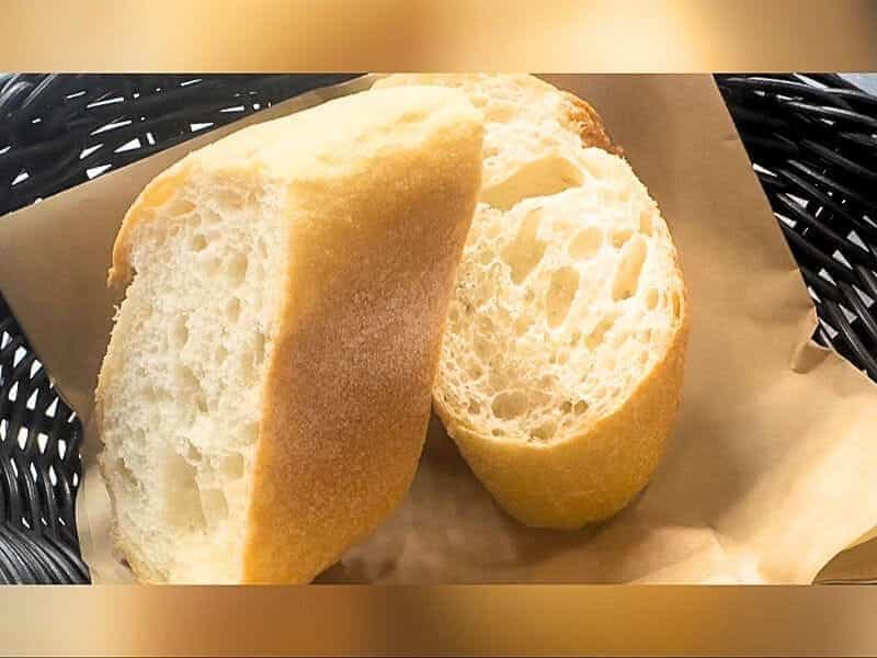 焼きたてのアツアツ バケット 