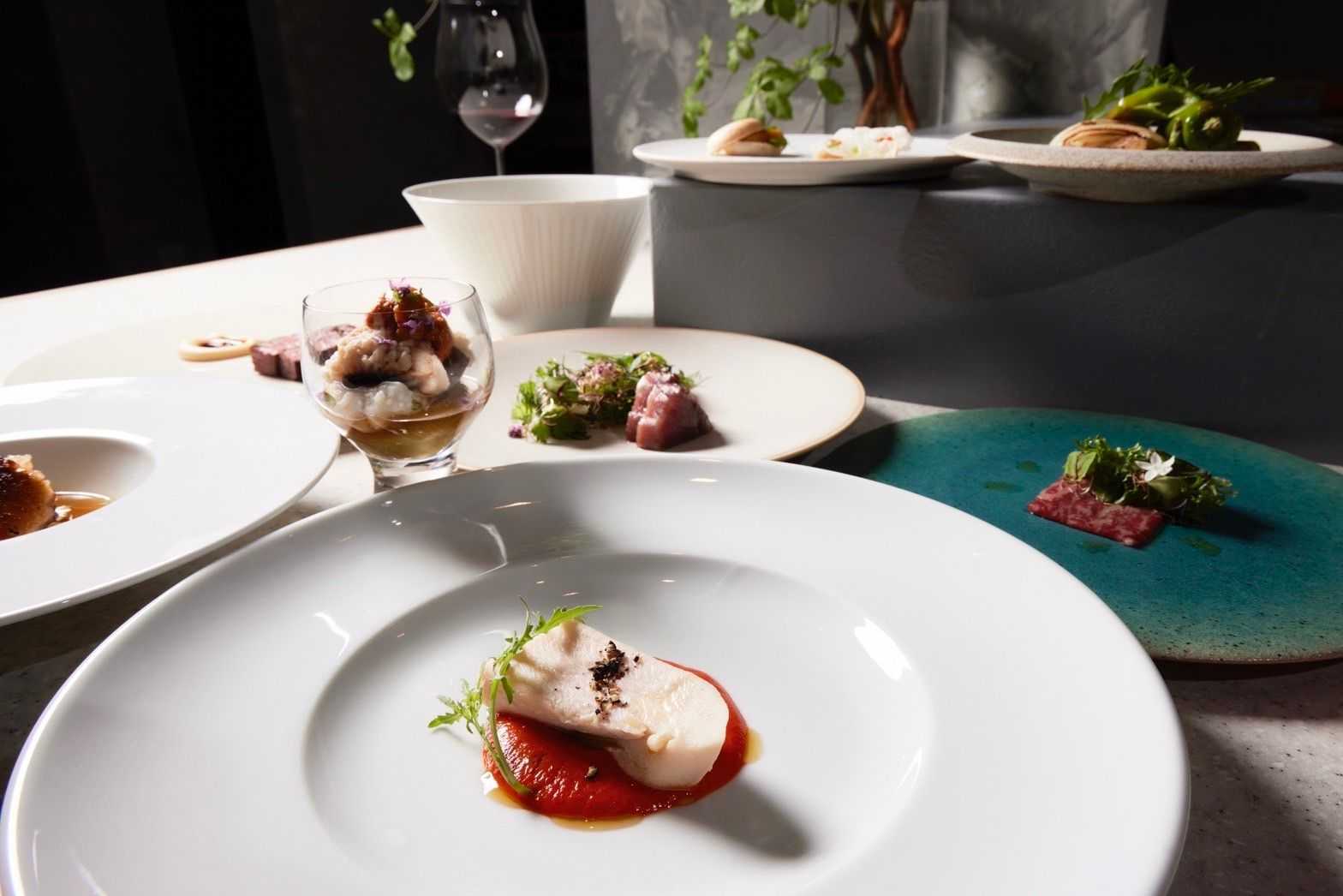 【平日限定飲み放題付コース】月～金曜日限定 飲み放題付のお得なフルコース5,000円(税込)　前菜からパスタ料理 、メインまでお1人様一皿ずつご提供するフルコース 全6～8品　