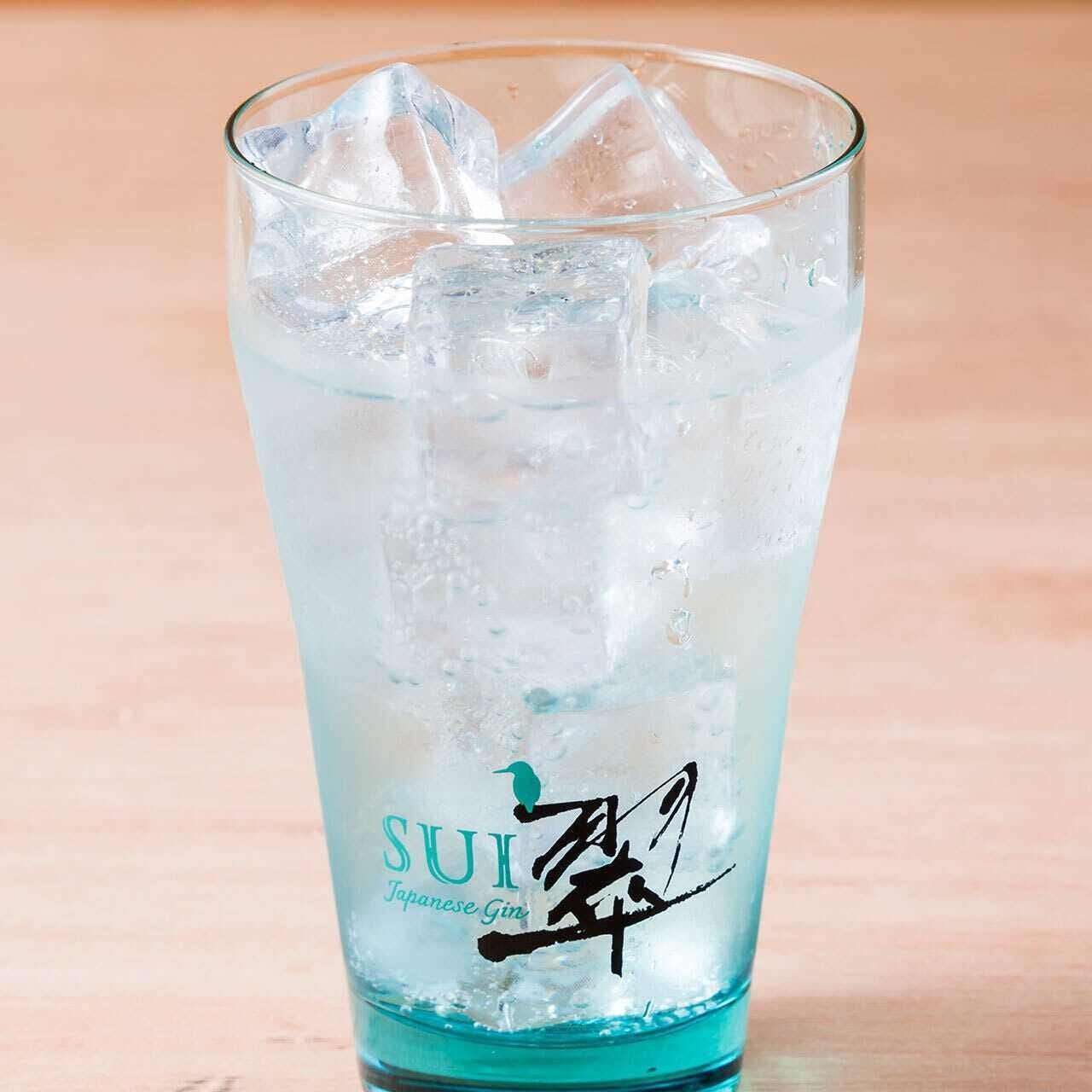 綠琴酒蘇打水