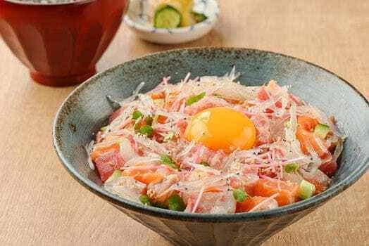漁師の月見ばくだん丼