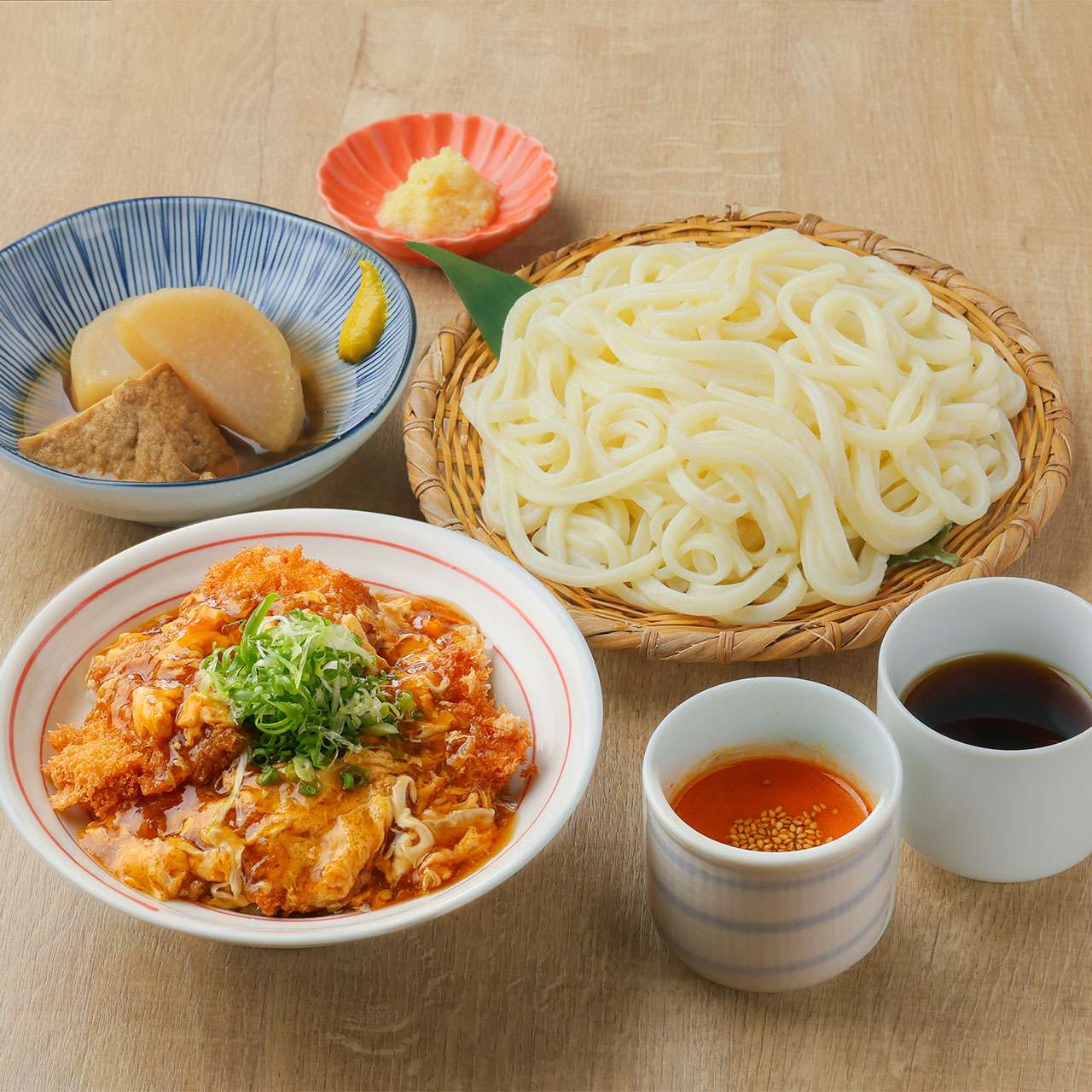 2種のつけ出汁ざるうどんとチキンカツ丼セット