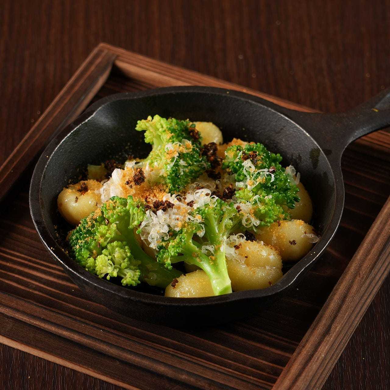 開胃菜：墨魚汁義式餃子