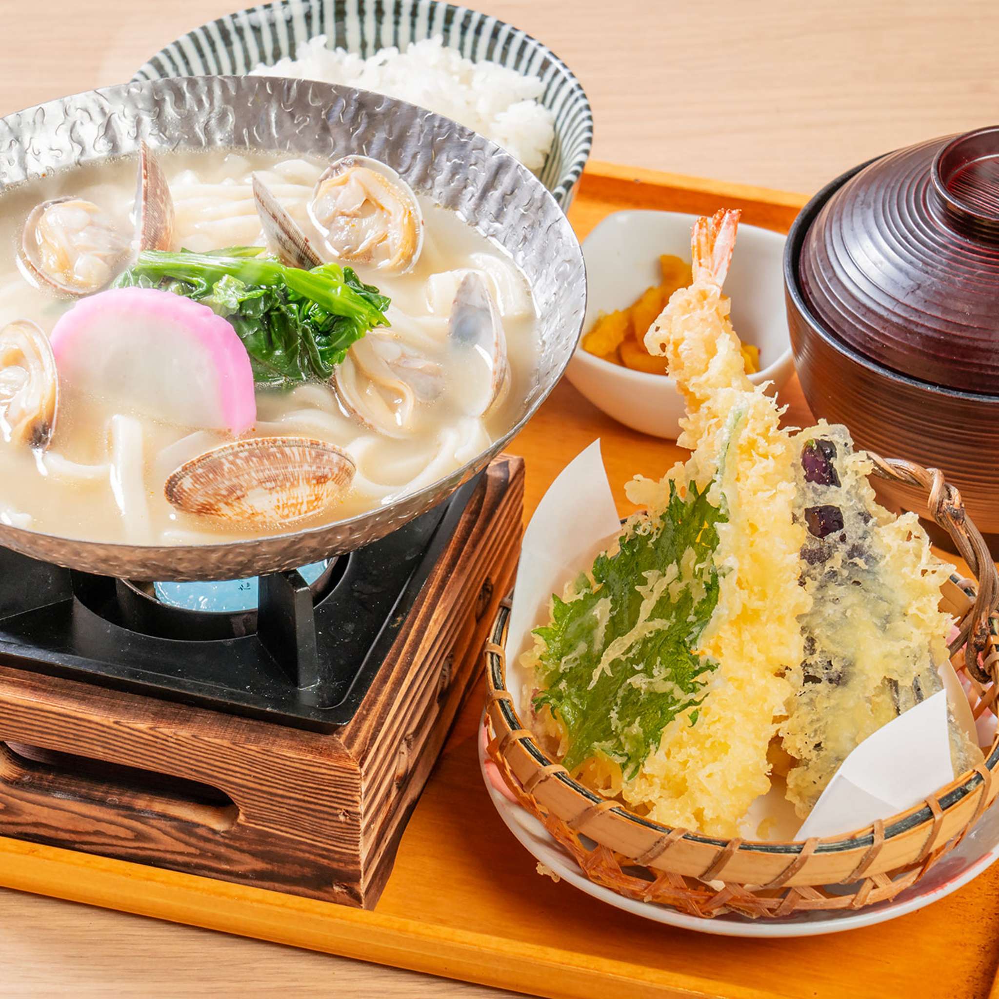 あさりと菜の花の鯛白湯うどんと天ぷらセット