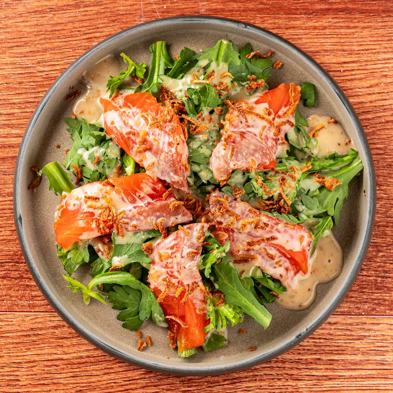 春菊とサーモンのサラダ　和風シーザードレッシング