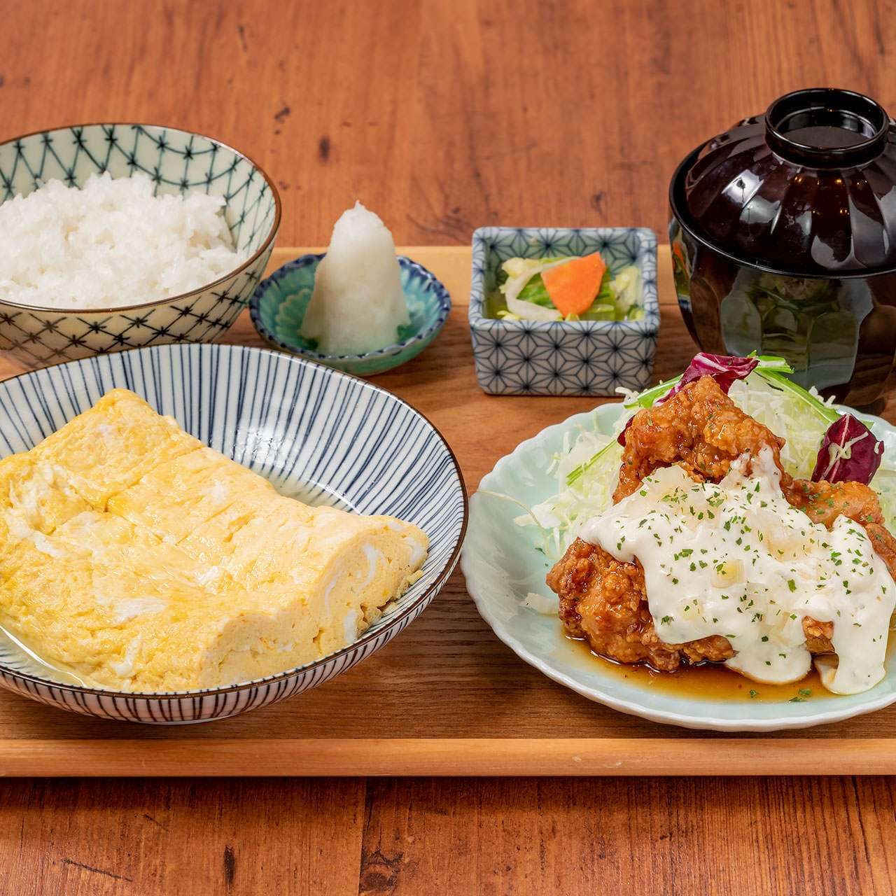 だし巻き玉子とチキン南蛮定食