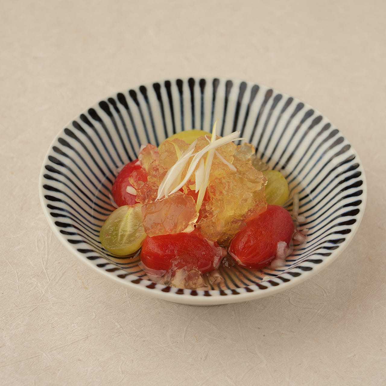 ト  マトと白葡萄の冷やし鉢