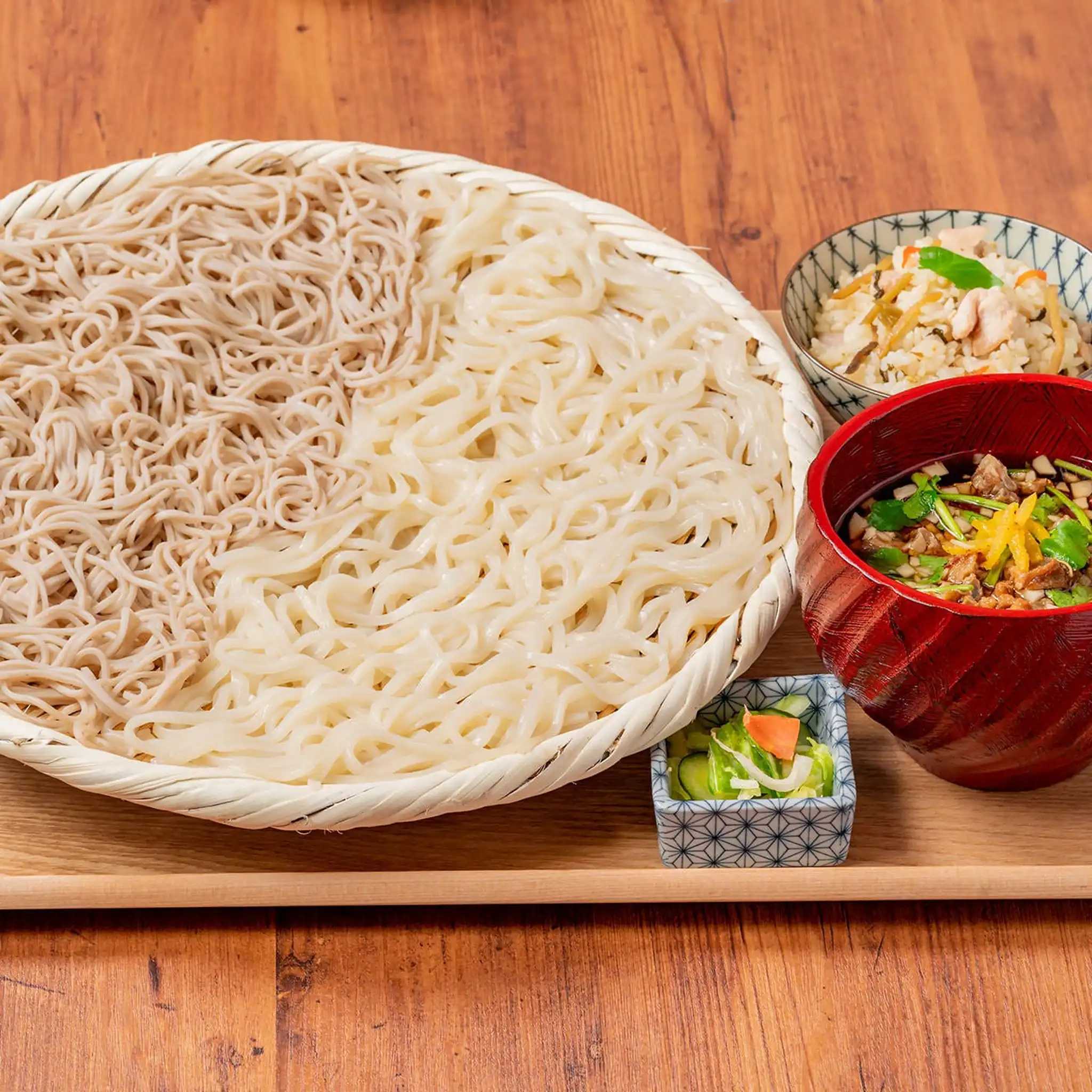 蕎麦＆うどん合盛　盆ざる　かやくご飯セット