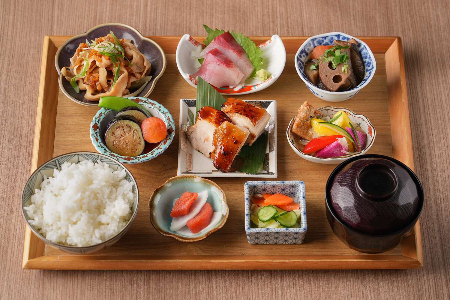 肉・魚・野菜のおかず七種定食