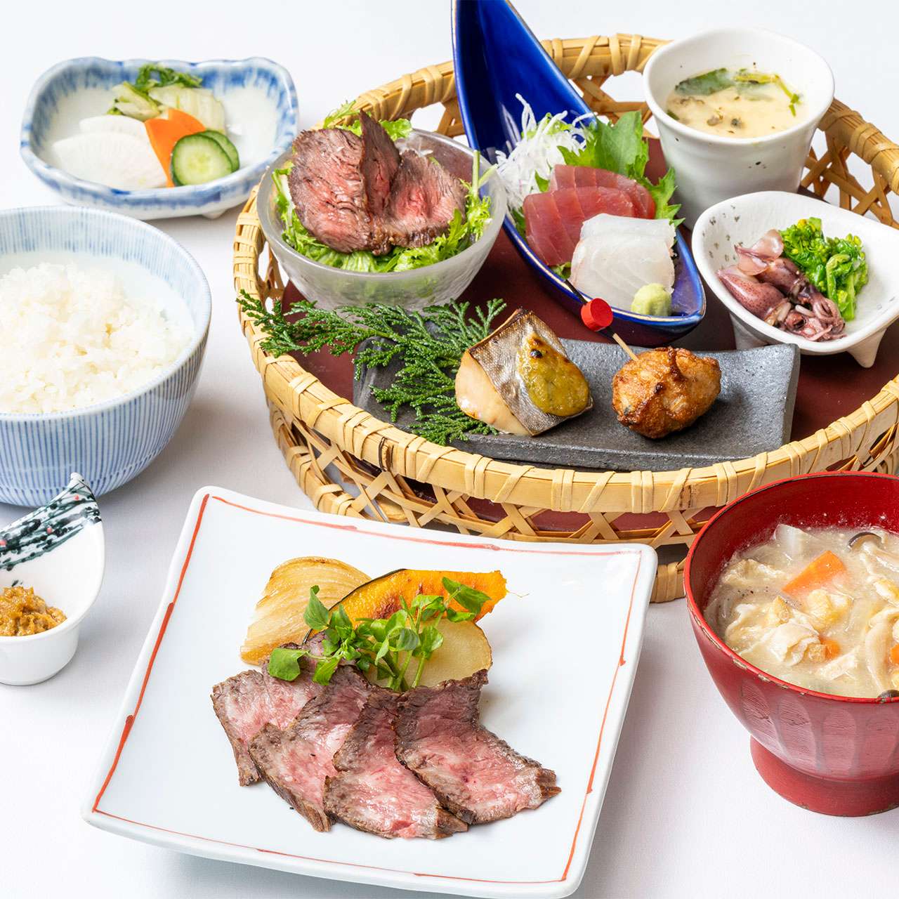 【響膳(ひびきぜん)】豪華籠盛り前菜と選べるメインの贅沢ランチ
