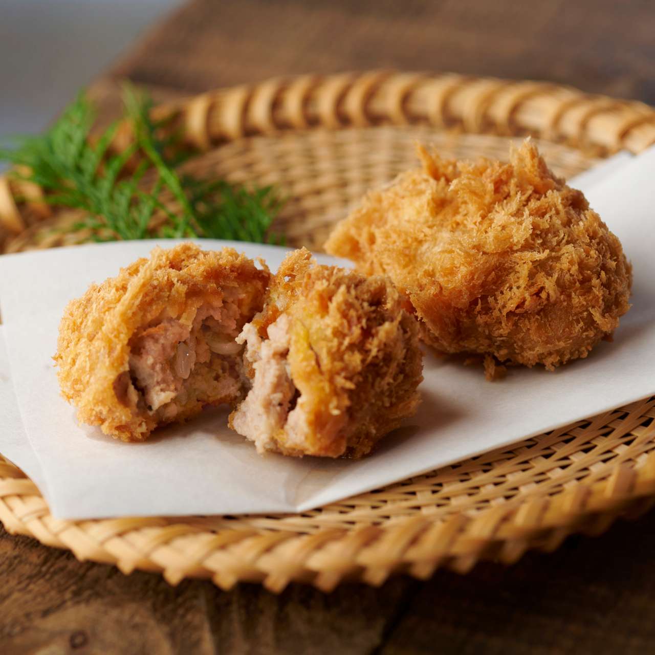 島根県邑南町　石見ポーク　生胡椒メンチカツ　リーペリンソース