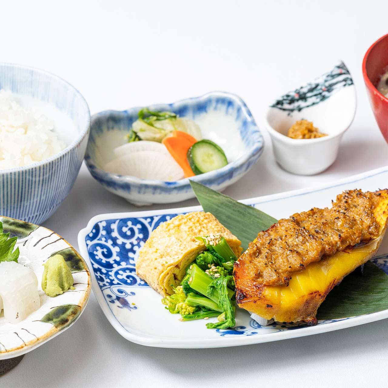 刺身三種盛り と 週替わり魚膳