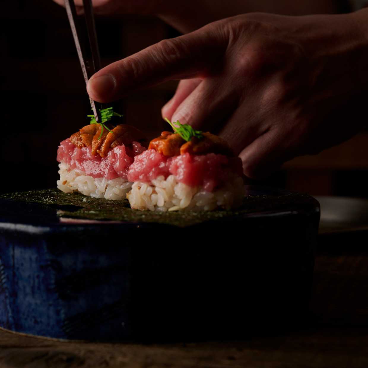 海胆和肥金枪鱼寿司（2件）