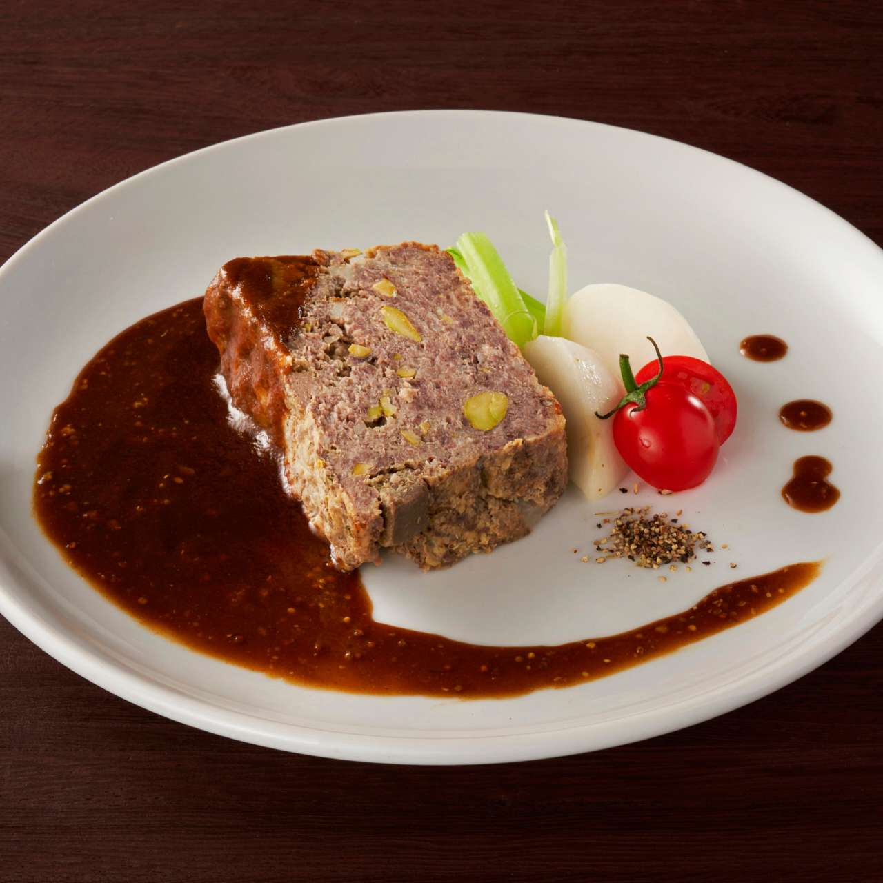 岩手短角牛のミートローフ　デミグラスソース