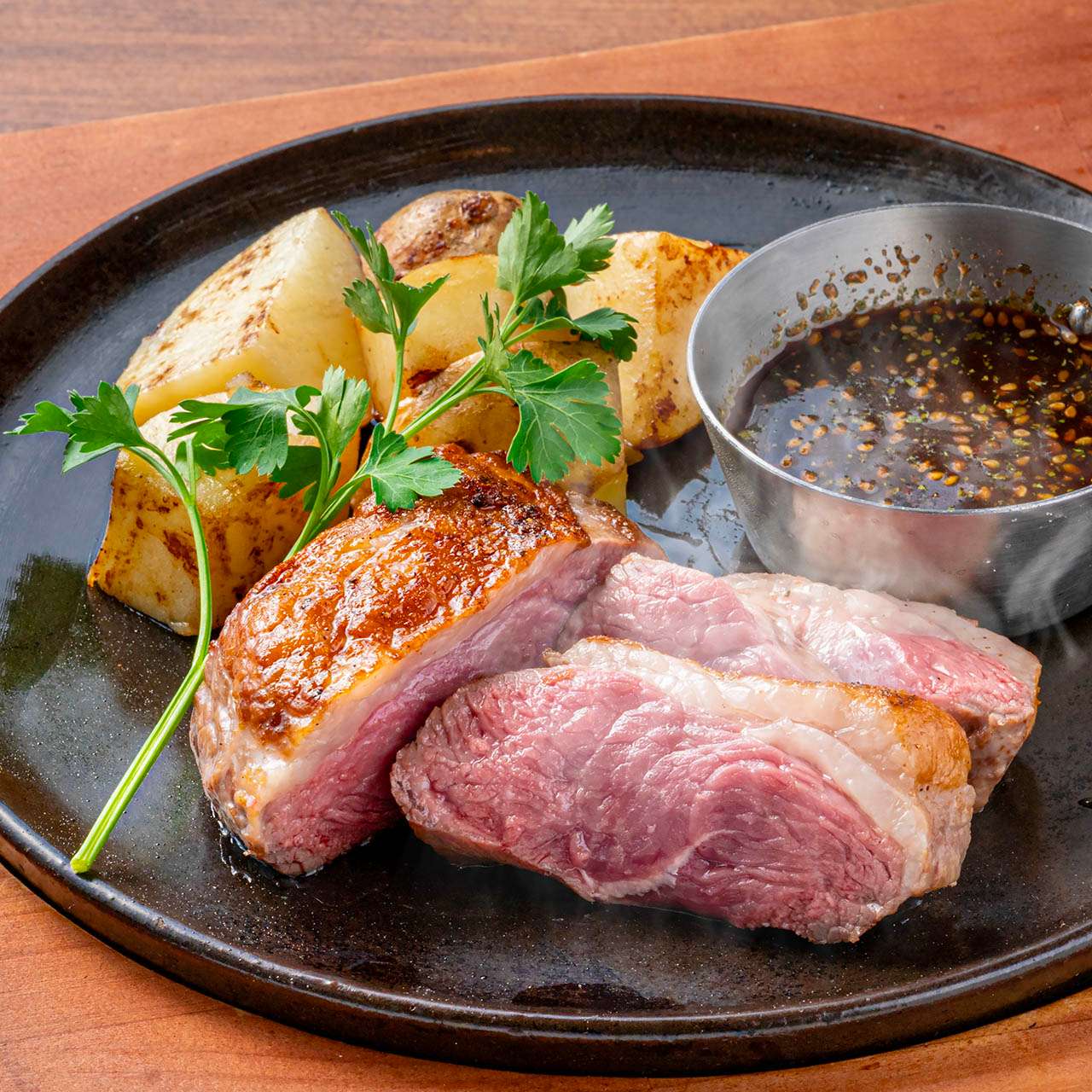 ラム肉　赤ワインビネガーソース