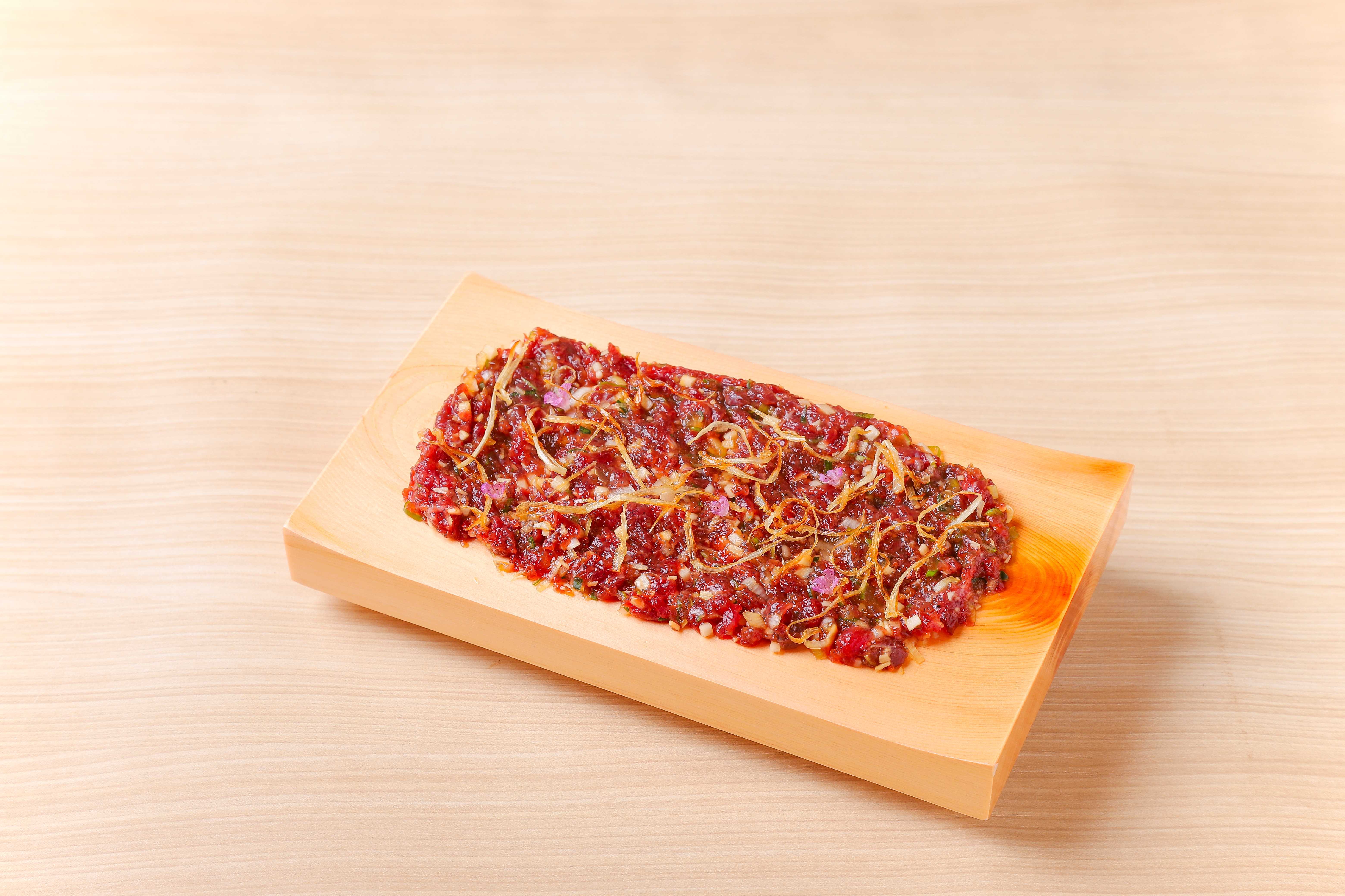 桜肉と山独活のなめろう