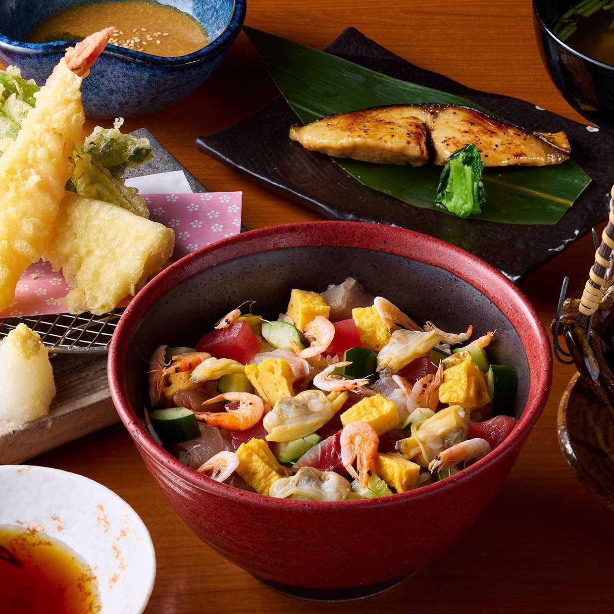 （2月24日から）「彩りバラちらしと天ぷら御膳 」　鯛めし食べ放題付き