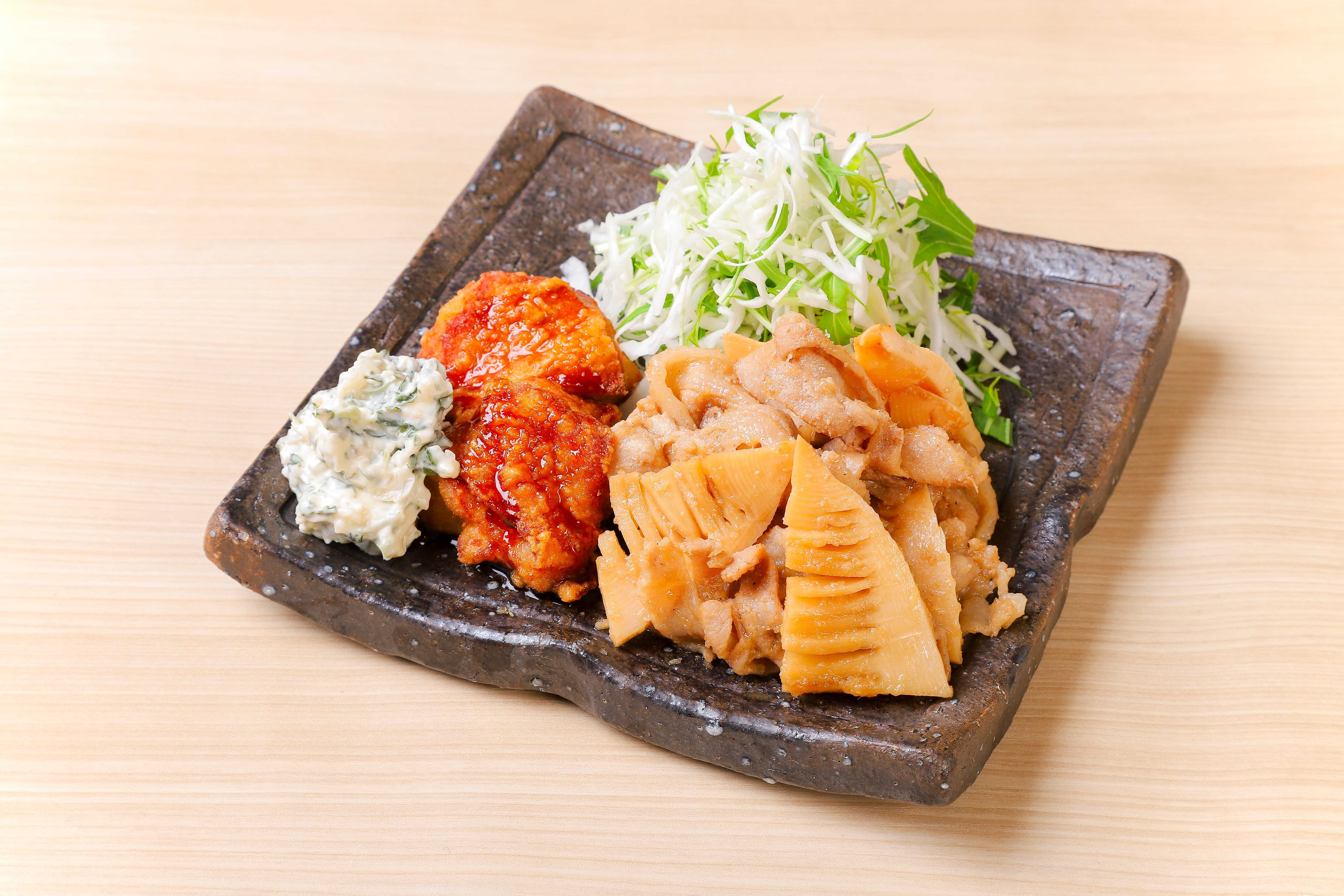 チキン南蛮と生姜焼きの盛り合わせ