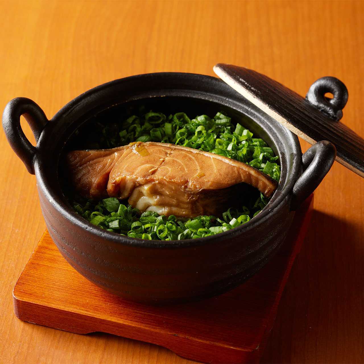 銀鱈辛味 噌煮と生姜の土鍋めし