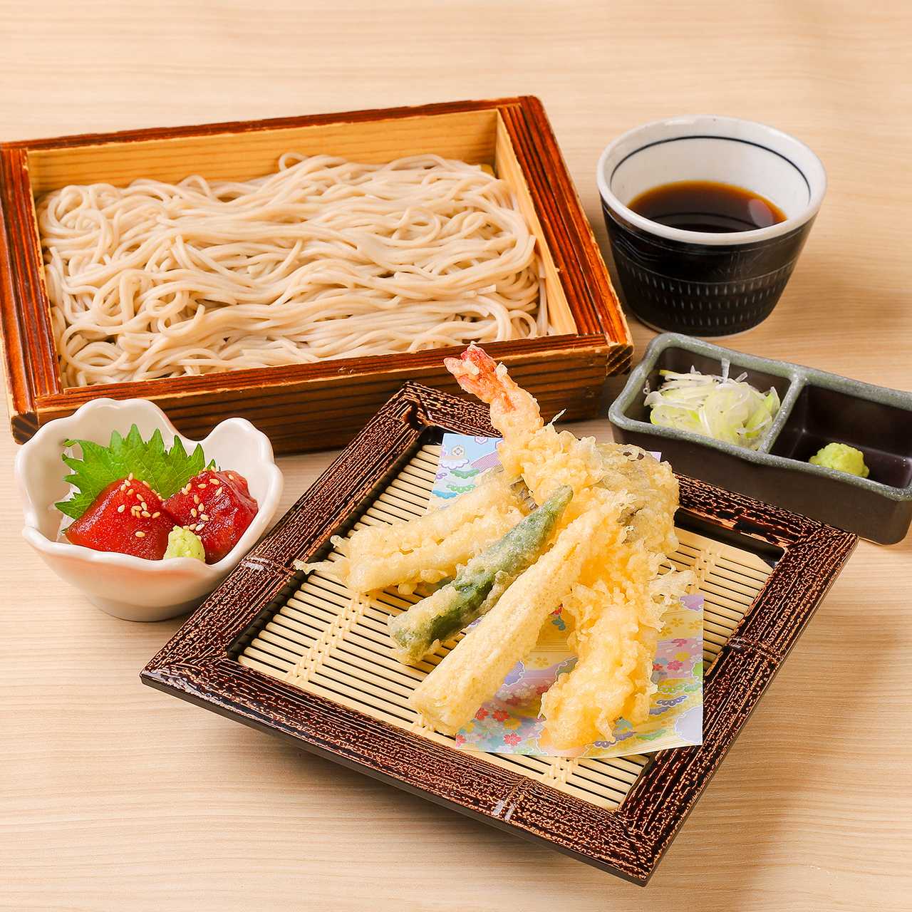 海老と季節野菜の天ぷら蕎麦