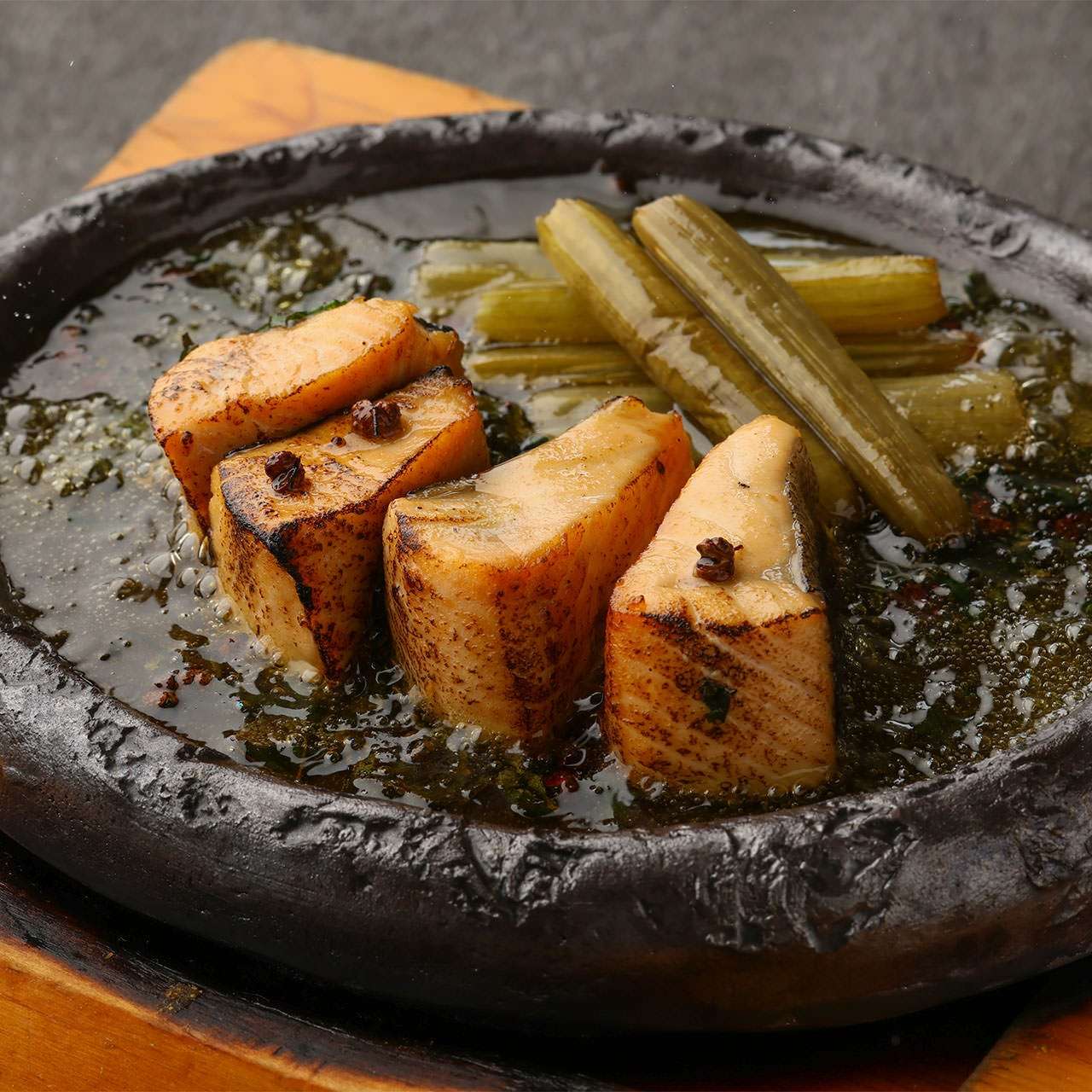 サクラマスと蕗　山椒味噌オイル