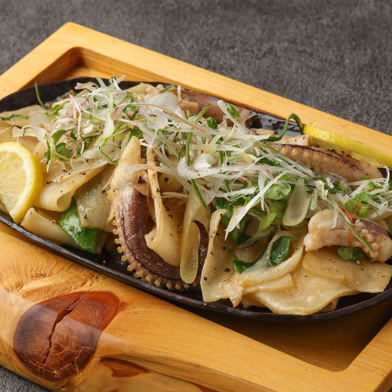 烏賊下足の塩レモン焼きうどん