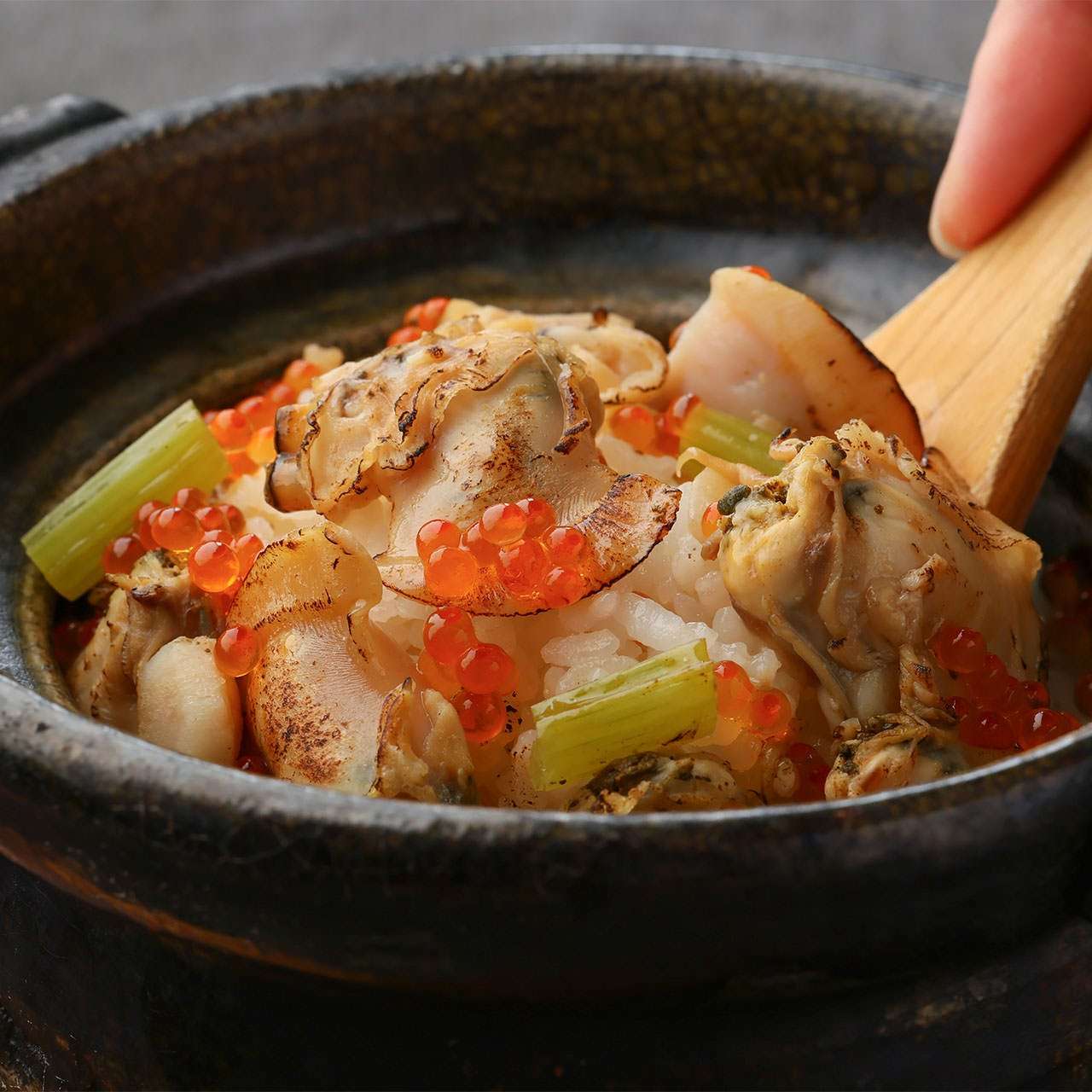 季節の土鍋ご飯　蛤といくらの土鍋ご飯