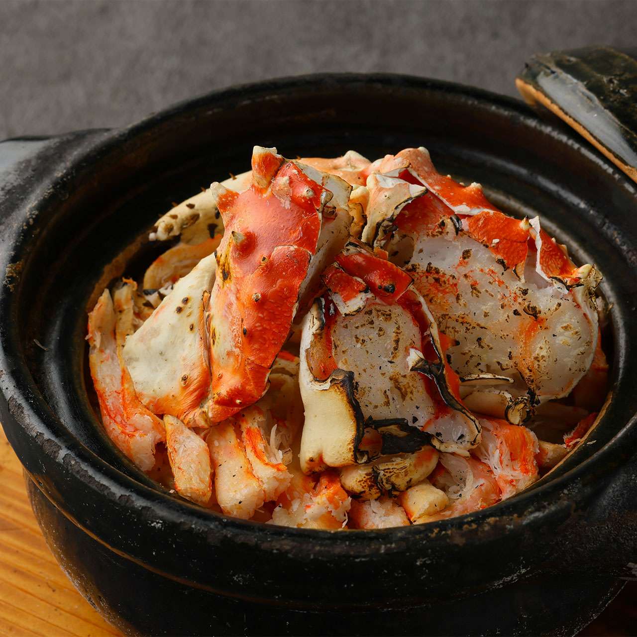 季節の土鍋ご飯　焼きタラバ蟹　土鍋ご飯