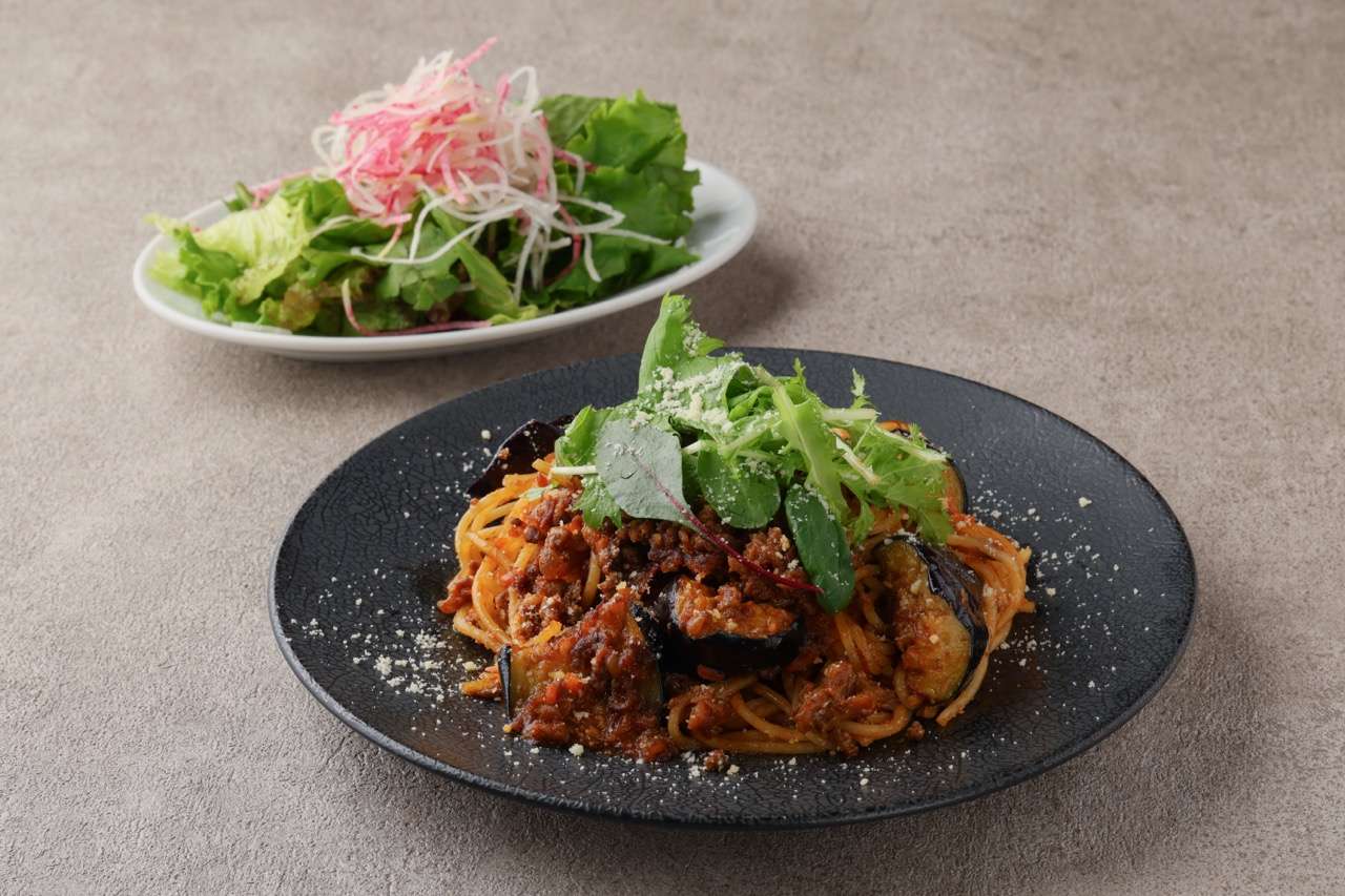 黒ビールで煮込んだ牛肉と茄子のボロネーゼ　八丁味噌仕立て