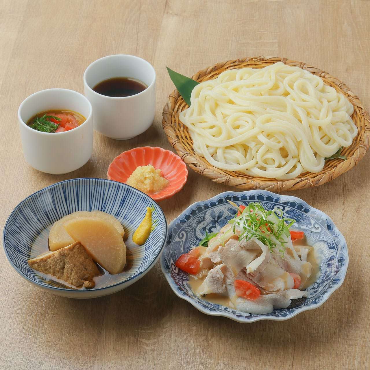 2種のつけ出汁ざるうどんと豚しゃぶ定食