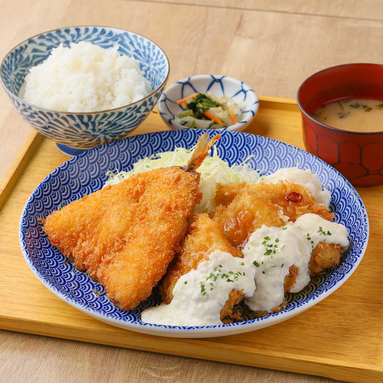 チキン南蛮とアジフライ定食