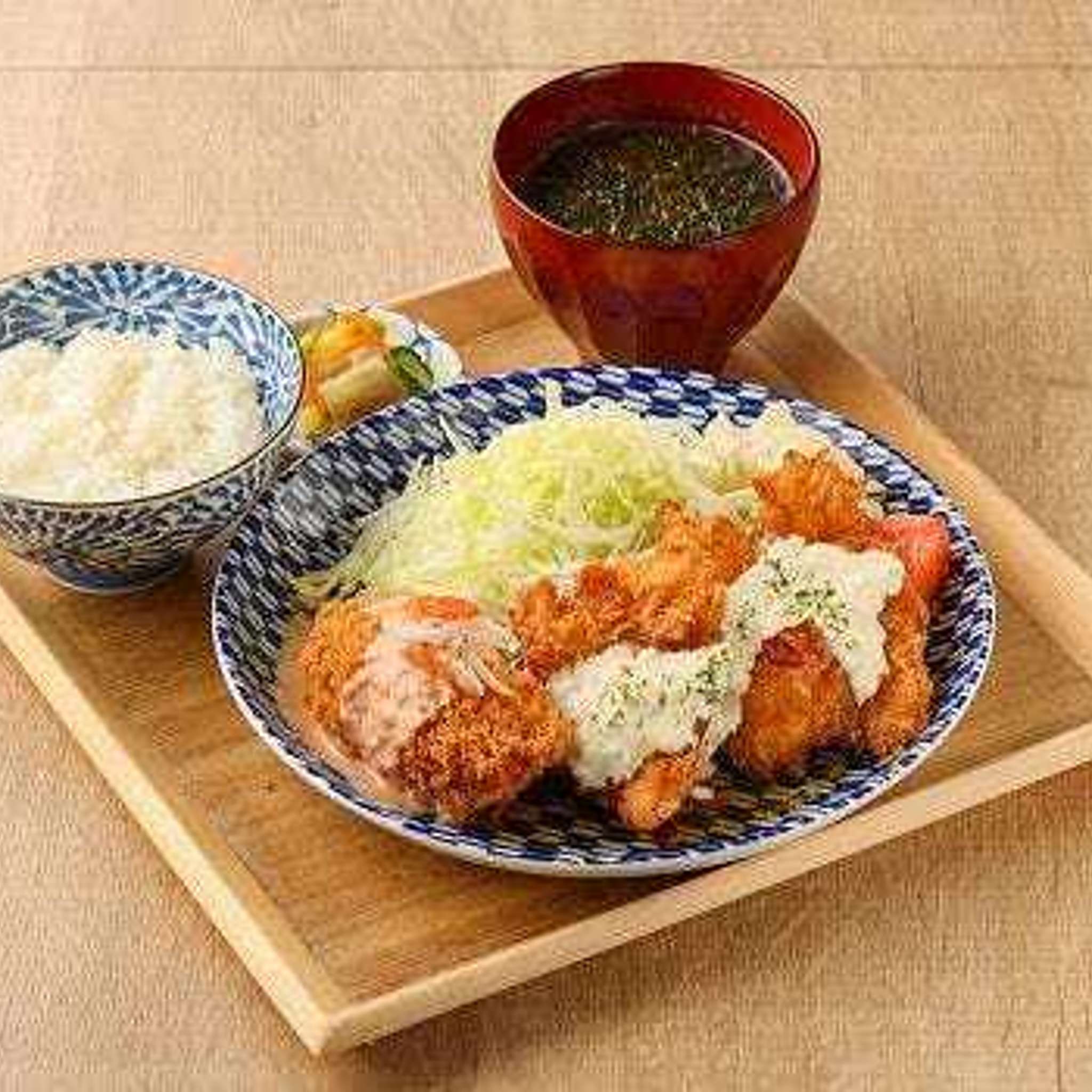 チキン南蛮とカニグラタンコロッケ定食