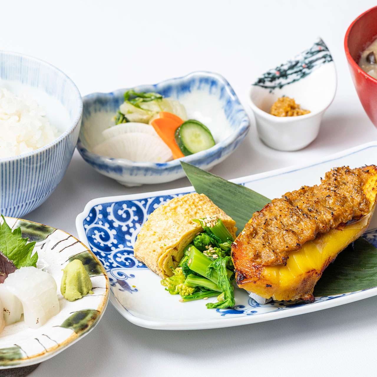 刺身盛り合わせと週替わり『魚』料理　銀しゃり御膳
