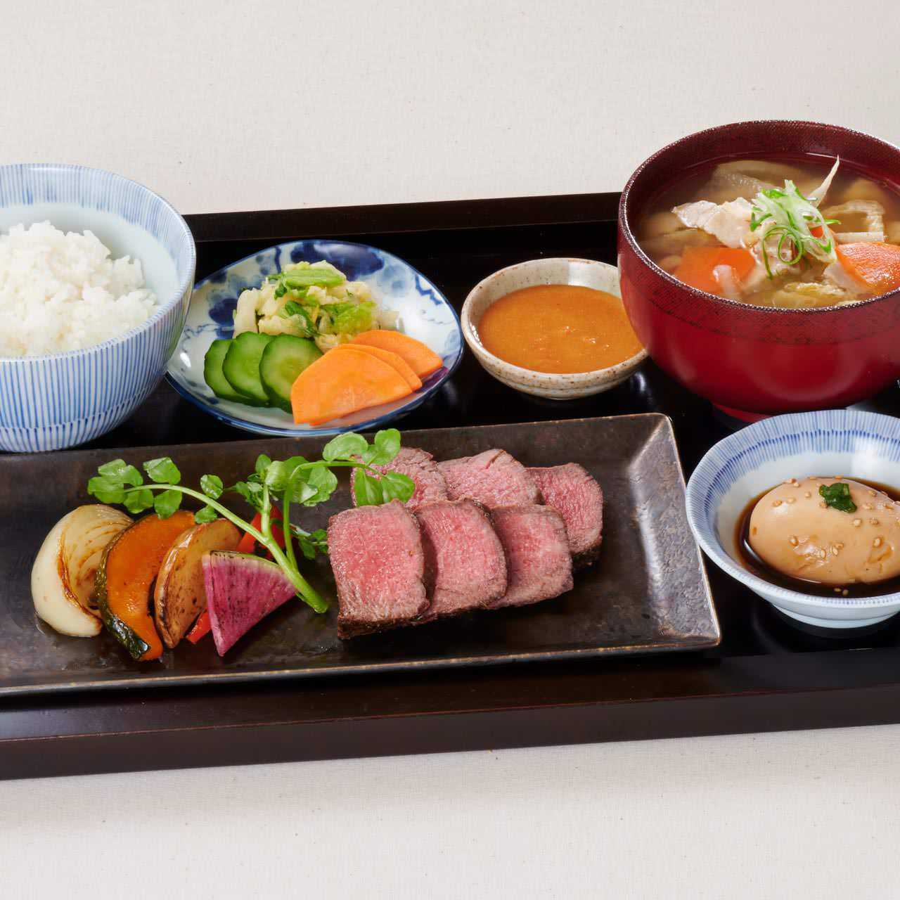 国産牛ステーキ　銀しゃり御膳