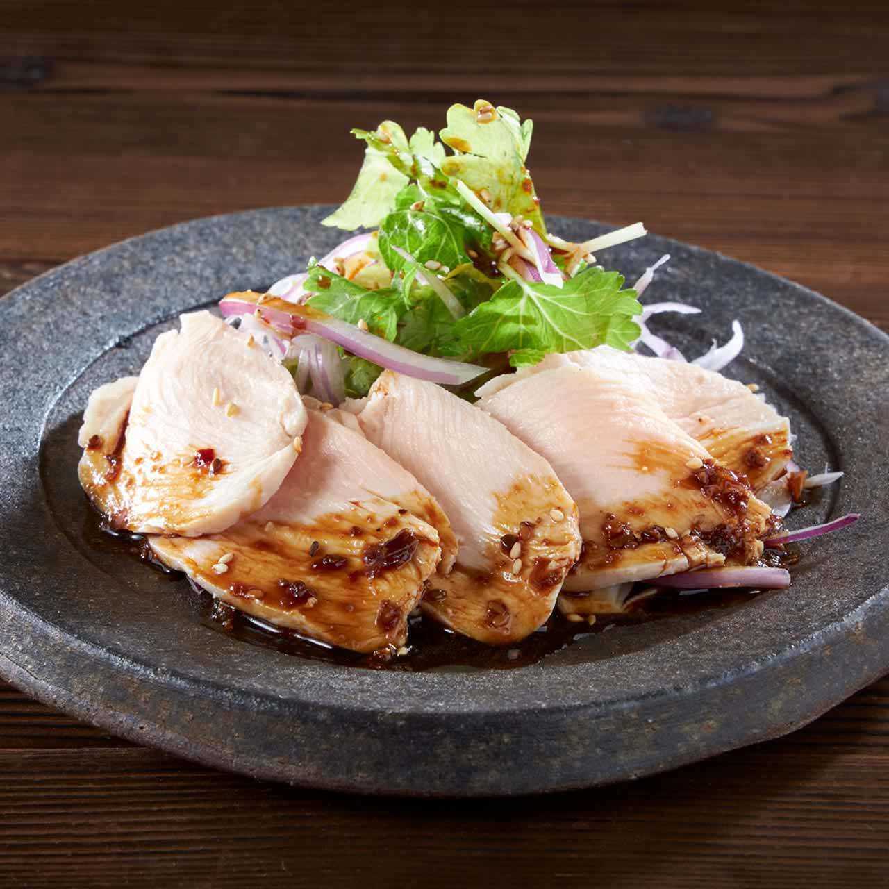 Steamed chicken with spicy Japanese pepper sauce