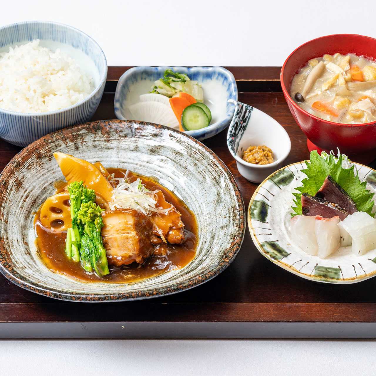 刺身盛り合わせと週替わり『肉』料理　銀しゃり御膳