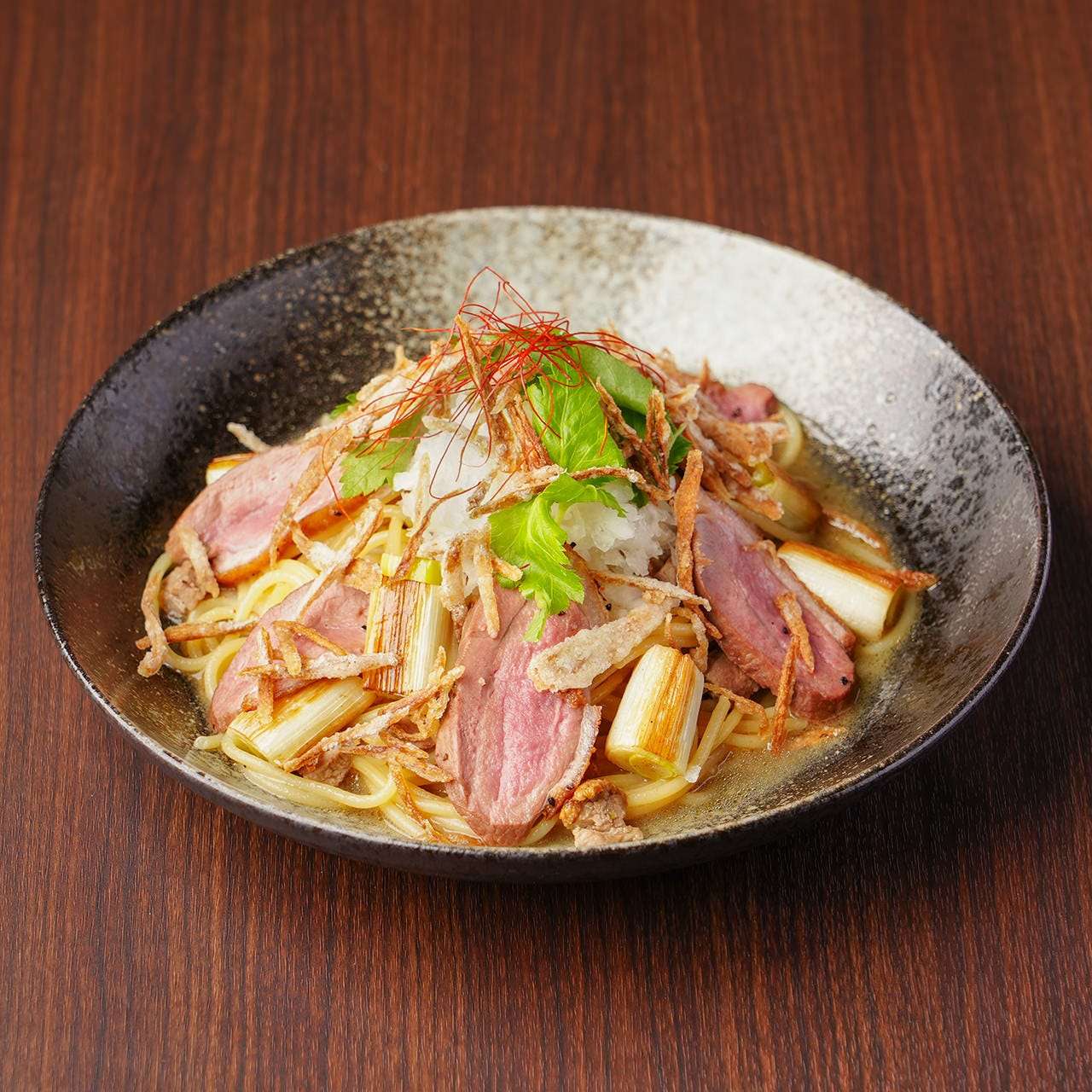 合鴨と焼き葱の鬼おろしパスタ　～香ばし牛蒡の薄衣揚げをのせて～