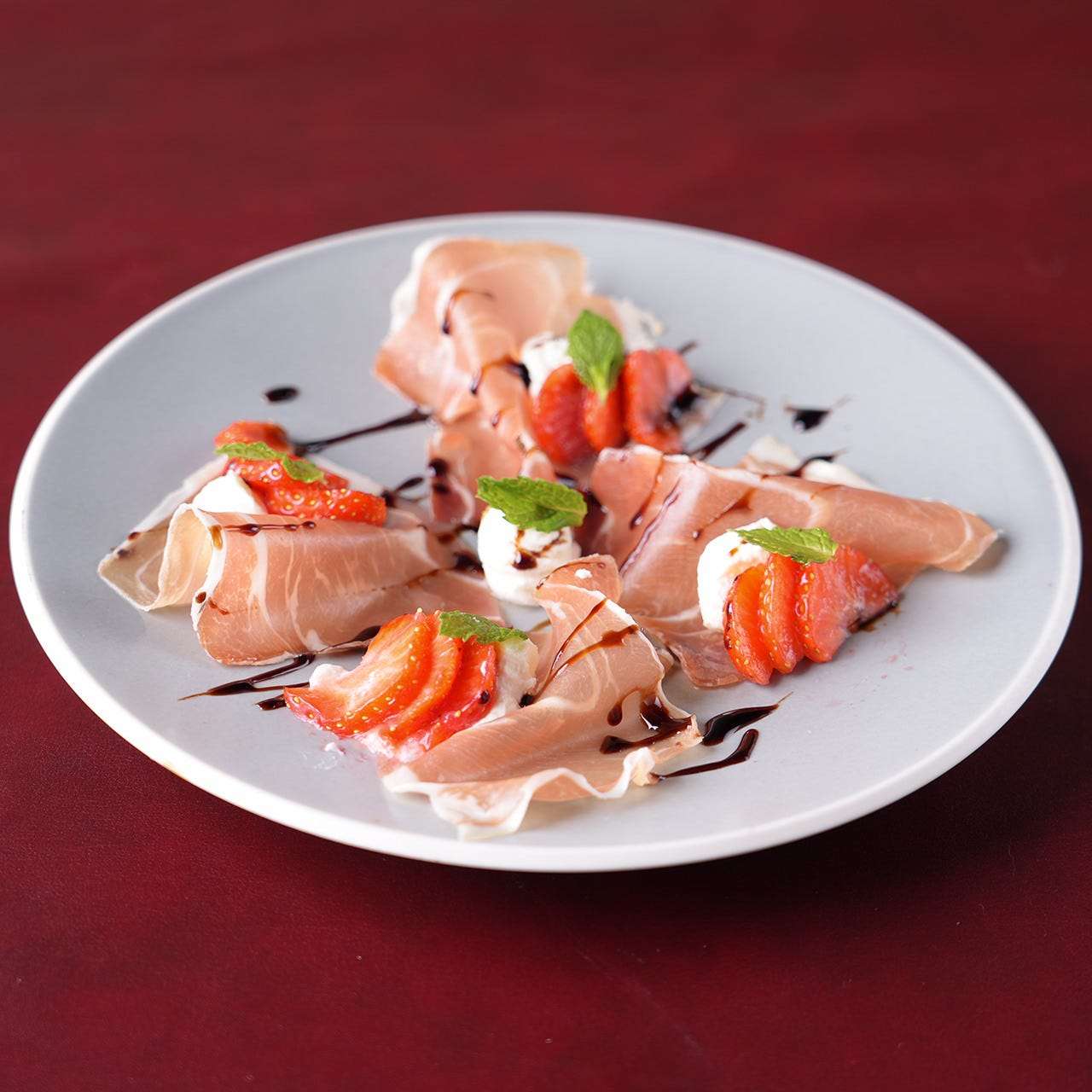 生ハムと苺のマスカルポーネ