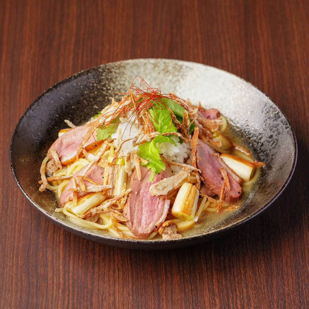 合鴨と焼き葱の鬼おろしパスタ　～香ばし牛蒡の薄衣揚げをのせて～