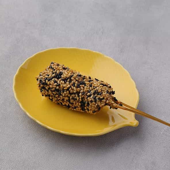 Pork fillet covered in sesame seeds