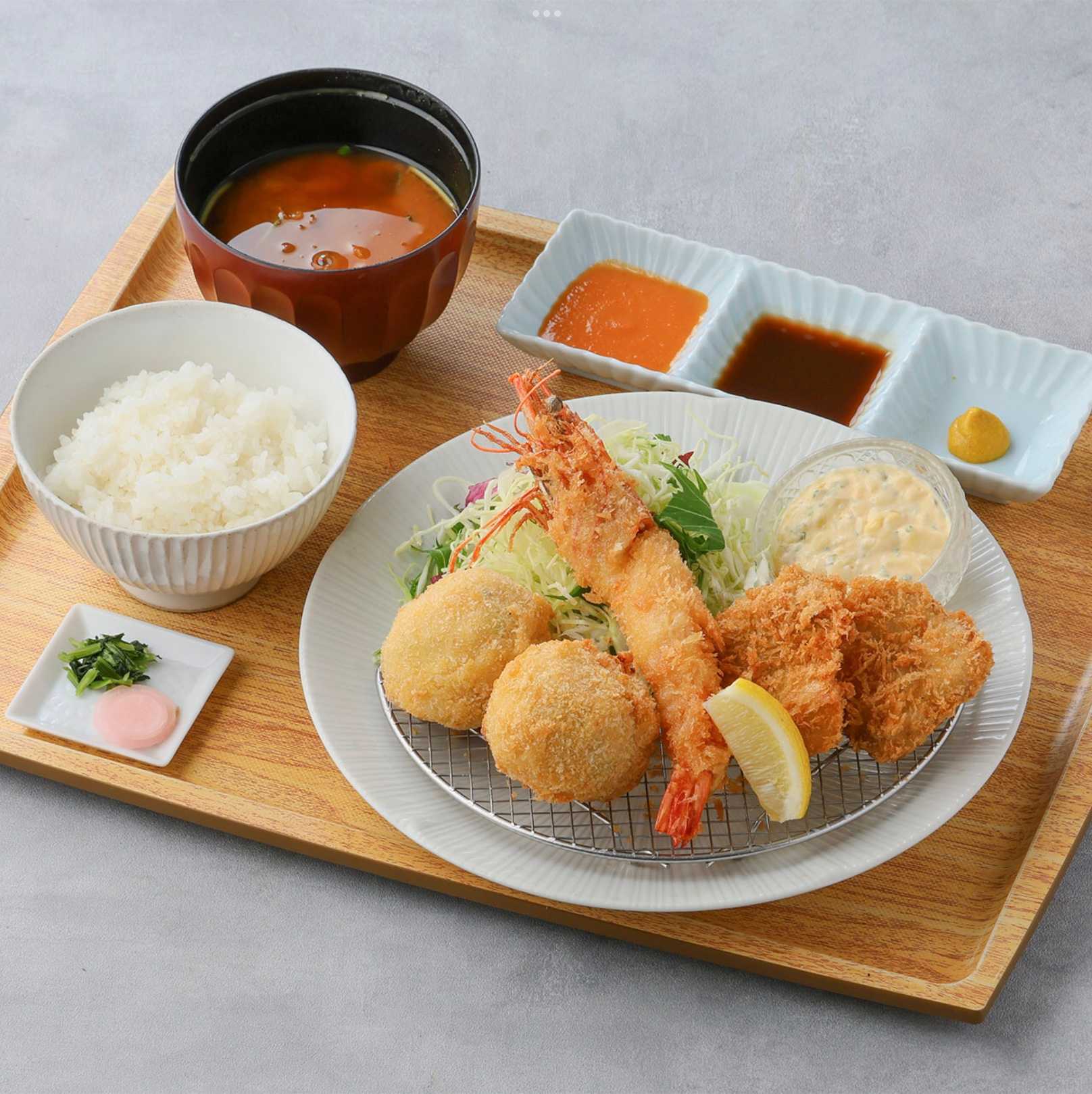 桜海老クリームコロッケと大海老フライ・トンヘレカツ膳