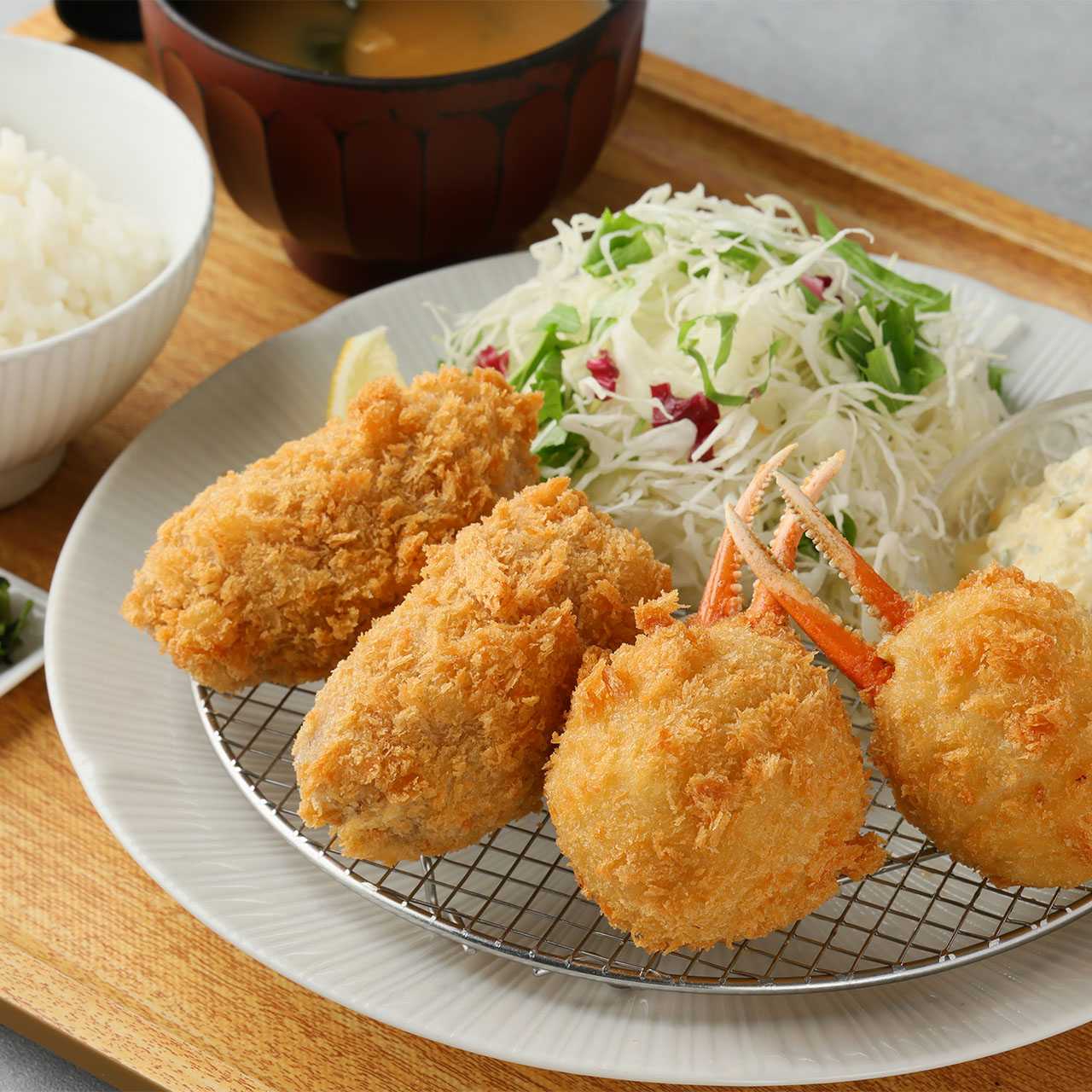 紅ズワイ蟹クリームコロッケと牡蠣フライ膳