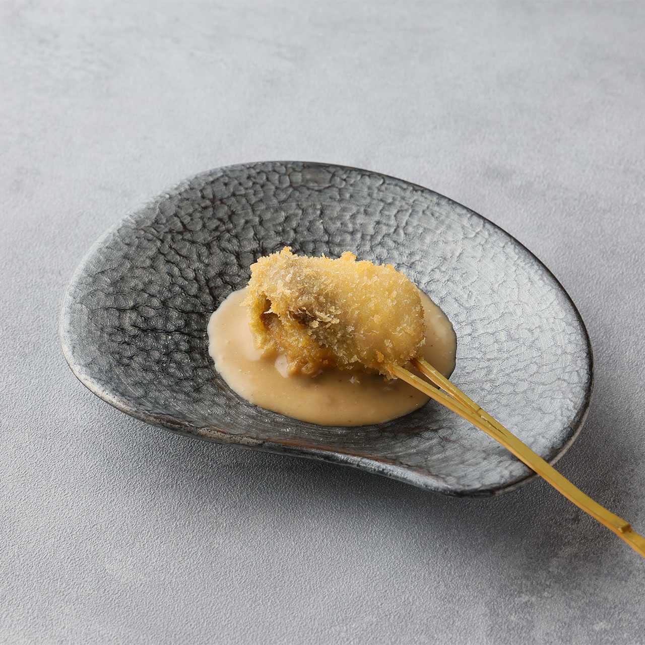 黃尾魚佐醃蘿蔔佐以牛肝菌醬